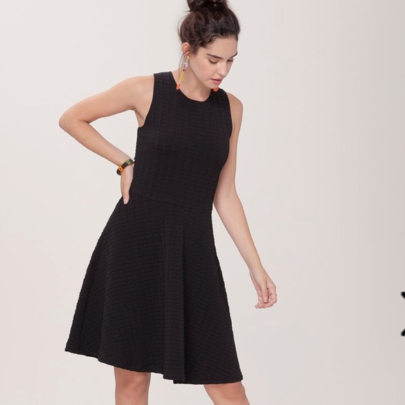 LEOTA | Sleeveless Pleated Dress - Picture 4 of 16